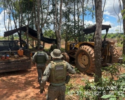 Batalhão Ambiental apreende tratores e maquinários na zona rural de São José do Rio Claro