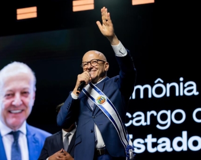 Otaviano Pivetta recebe faixa de governador e reforça compromisso de seguir com investimentos em todas as áreas