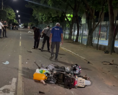 Suspeito rouba caminhonete, foge em alta velocidade e mata motociclista durante atropelamento