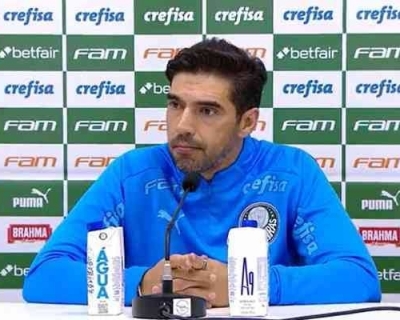 Abel Ferreira se irrita com questionamento sobre escalao e volta a criticar jornalistas