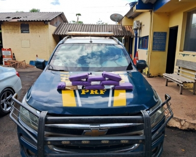PRF apreende aproximadamente 8,5 kg droga em carro de luxo