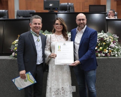 Primeira-dama e governador so agraciados com honrarias na ALMT