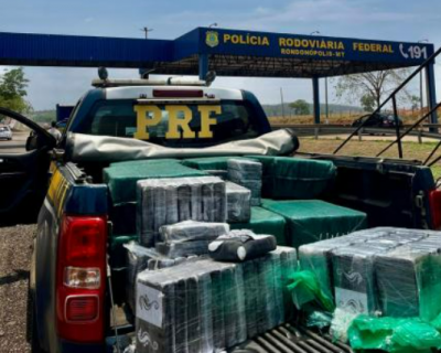 PRF apreende quase 500 kg de cocana escondidos em carga de milho na BR-364