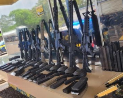 PRF apreende submetralhadora, fuzis e 10 mil munies em caminho na BR-070, em Mato Grosso