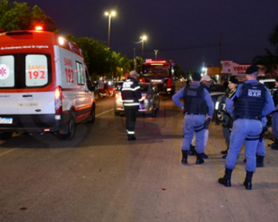 Motociclista com mandado de pris�o bate em viatura da PM e quase atropela policiais em Rondon�polis