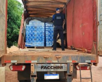 Receita Federal e Gefron apreendem 18 toneladas de bebidas em fazenda na fronteira com a Bol�via