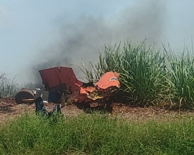 Avio da Fora Area Brasileira cai aps coliso com outra aeronave durante treinamento em Pirassununga (SP)