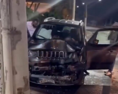 Motorista na contramo colide em poste e fratura perna em Vrzea Grande