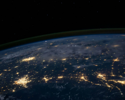 Primeiro satlite de madeira do mundo  lanado ao espao