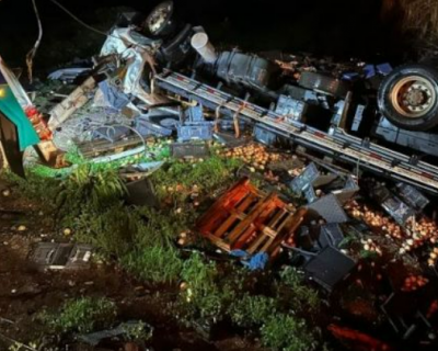 Caminhoneiro morre aps tombar caminho carregado de cebolas na BR-364, em Santo Antnio de Leverger
