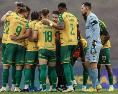 Cuiab  rebaixado  Srie B e sofre crticas ferrenhas da torcida