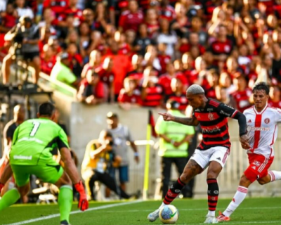 Flamengo interrompe sequncia invicta do Internacional e afasta Colorado do ttulo