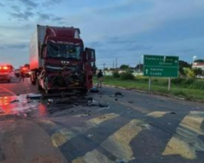 Motorista morre em coliso entre dois caminhes na BR-174