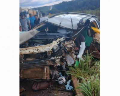Acidente entre carro e carreta deixa 5 feridos na BR-364