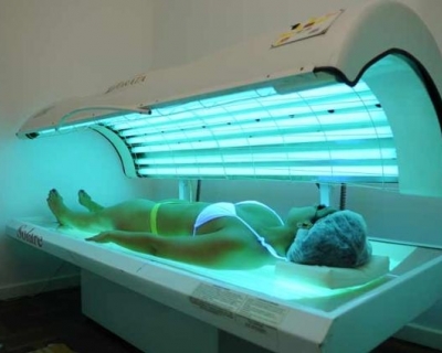 Apesar de proibidas no Brasil, c�maras de bronzeamento artificial ainda t�m adeptos