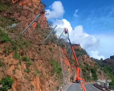 Trnsito no Porto do Inferno  liberado aps instalao de barreira dinmica