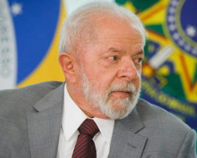 Lula sanciona lei que limita reajuste do sal�rio m�nimo a 2,5% acima da infla��o at� 2030