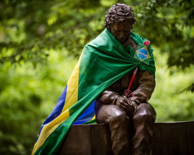 Memorial de Ayrton Senna  vandalizado em mola, na Itlia