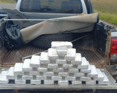 Patrulha Rural da PM apreende 39 quilos de coca�na escondidos em caminhonete em Nova Ubirat�