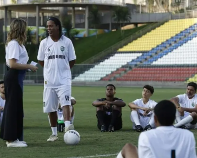 Manual do Bruxo de Ronaldinho Gacho ultrapassa 300 mil inscries para seleo de talentos