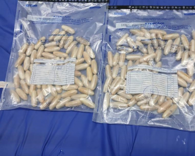 Polcia prende trs bolivianos que transportavam drogas dentro do corpo em Cuiab