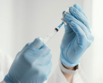 Vacina contra chikungunya mantm eficcia de 98,3% aps um ano 1 ano de aplicao