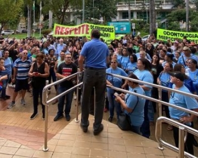 Servidores de Cuiab aprovam estado de greve e podem parar
