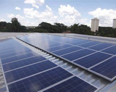 Justia condena empresas de energia solar a indenizar cliente por defeito em equipamento