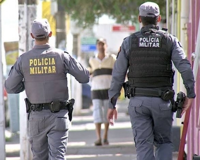 MULHER � PRESA SUSPEITA DE MATAR COMPANHEIRO AP�S TRANC�-LO EM QUARTO E INCENDIAR CASA EM MT