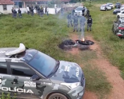 Pol�cia Militar impede invas�o de terras em zona rural de Poxor�u; oito pessoas s�o presas