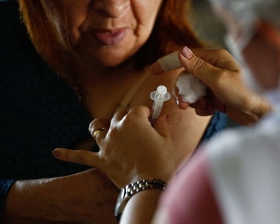 Ap�s pol�micas, AstraZeneca decide parar fabrica��o de vacina da Covid