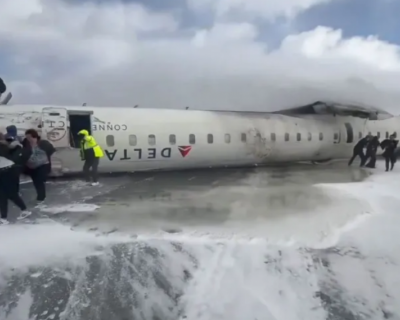 Avio da Delta capota em Toronto e deixa 15 feridos, incluindo trs em estado grave
