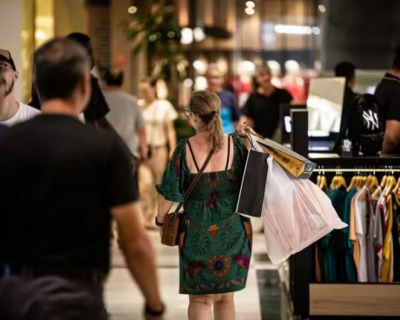 Inten��o de consumo das fam�lias recua 0,2% em fevereiro, aponta CNC