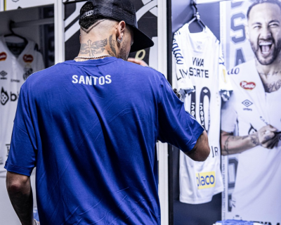 Armrio de Neymar na Vila Belmiro ser leiloado junto com itens pessoais do jogador
