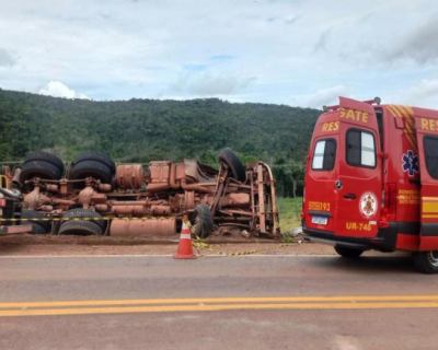 Bombeiros resgatam motorista preso s ferragens aps acidente na BR-163