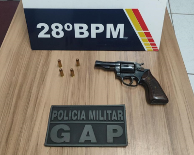 Pol�cia Militar prende tr�s membros de fac��o com arma de fogo em Jaciara
