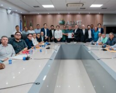 Prefeito Vereadores de Barra do Garas buscam apoio de Max Russi para programa de recuperao asfltica