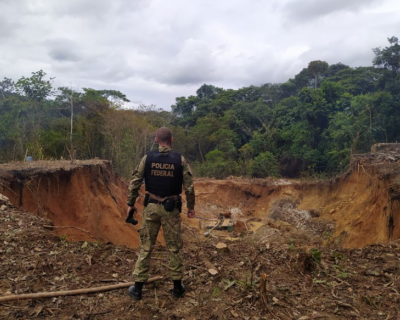 PF inutiliza maquin�rios em opera��o contra garimpo em Mato Grosso
