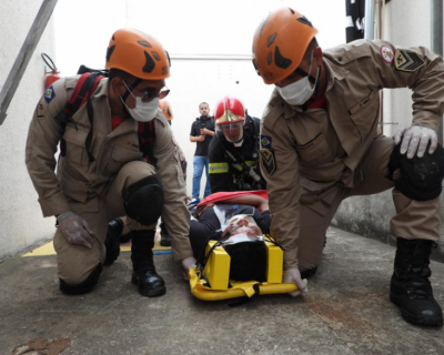 Corpo de Bombeiros realiza simulado operacional no Vrzea Grande Shopping