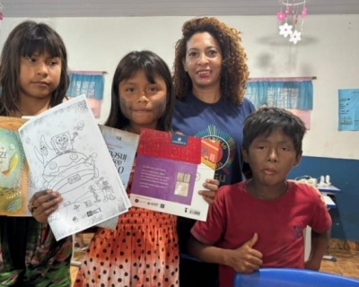 Secel promove Pit Stop Literrio com distribuio gratuita de livros em avenida de Cuiab