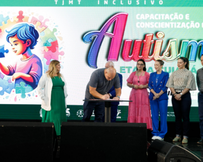 Prefeito assina compromisso para criar centro de referncia do autista