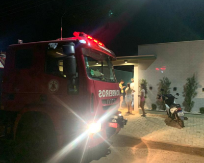 Corpo de Bombeiros extingue incndio em residncia aps exploso de botijo de gs
