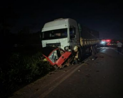 Acidente entre carro e carreta deixa cinco mortos em Matup