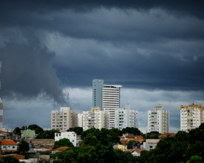 Defesa Civil mantm alerta para chuvas intensas em Cuiab neste final de semana