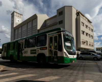Prefeito de Cuiab entrega projeto de lei que prev gratuidade no transporte coletivo aos domingos