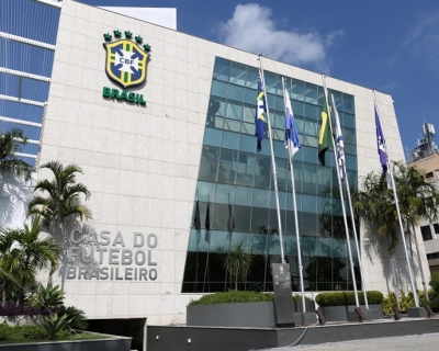 CBF ainda no tem tcnico a um ms do confronto com o Equador e segue aguardando Ancelotti 
