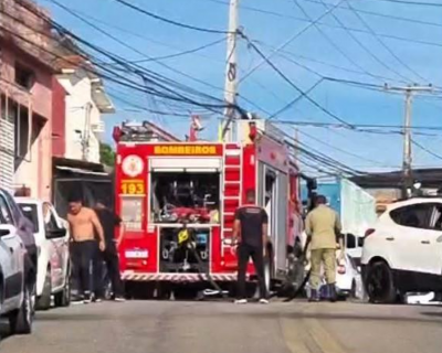 Bombeiros controlam inc�ndio em loja de ve�culos e impedem que chamas atinjam carros em Cuiab�