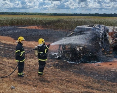 Motorista morre carbonizado ap�s caminh�o-tanque tombar e pegar fogo na MT-249