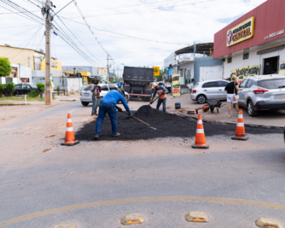 Mutiro tapa-buraco avana no CPA e Morada do Ouro com mais de 400 toneladas de massa asfltica utilizadas