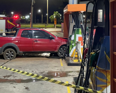 Motorista perde controle de carro e atinge bomba de combustvel em posto de Lucas do Rio Verde